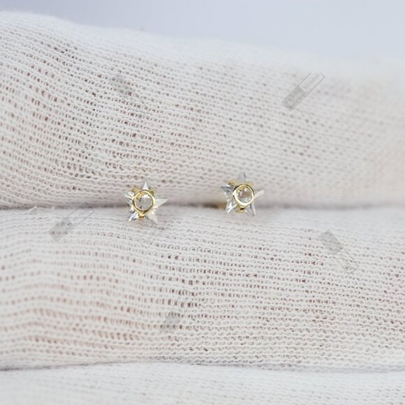 14K Solid Gold Clear Star Stud Earrings • Faceted Crystal Look. - Picture 7 of 8